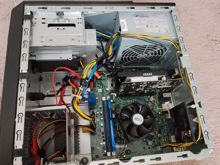 Vând calculator de gaming