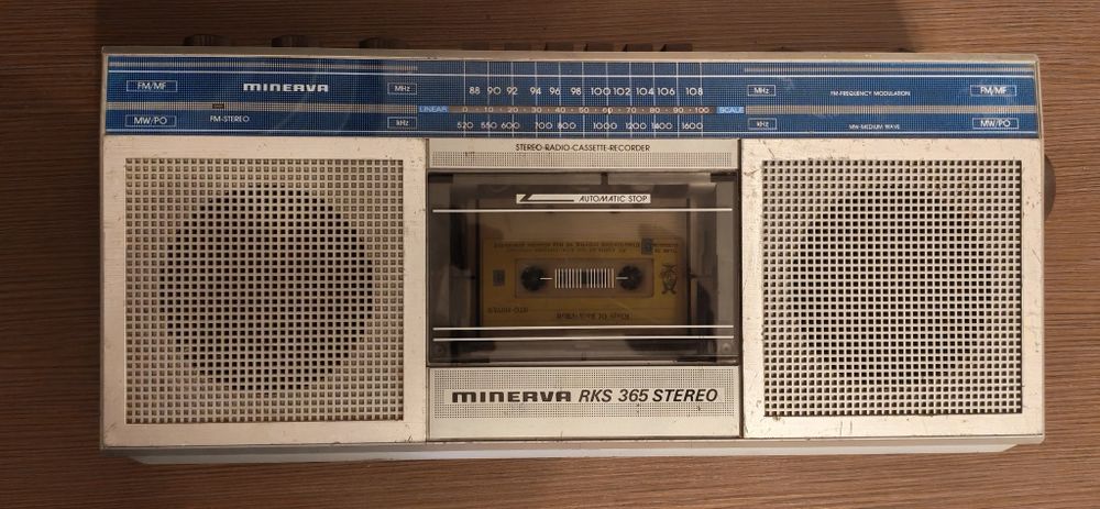 Radiocasetofon Minerva