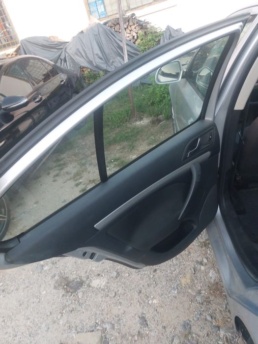 Vand Skoda octavia 2011 o (schimb cu logan pe gaz)