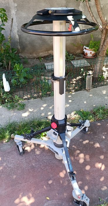 Vinten pro pied hidraulic   ..manfrotto Blackmagic Sony