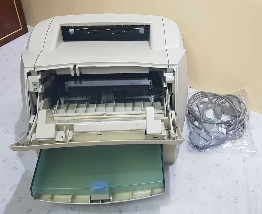 HP LaserJet 1000w printer sotiladi