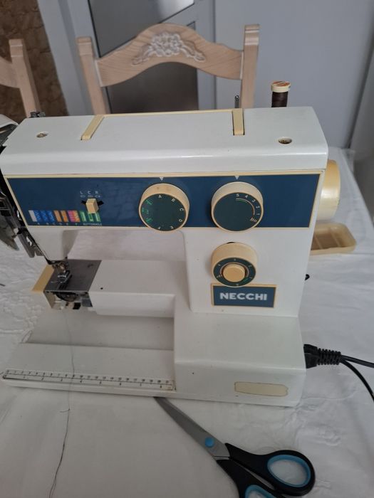 Masina cusut in stare buna