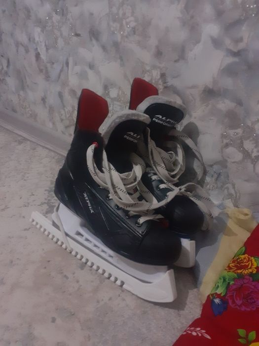 Коньки хоккейные