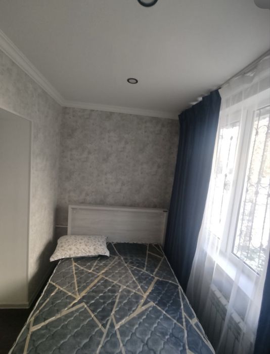 Сдаю на Яккасарайском 1/2 х ком кв на долгосрочно