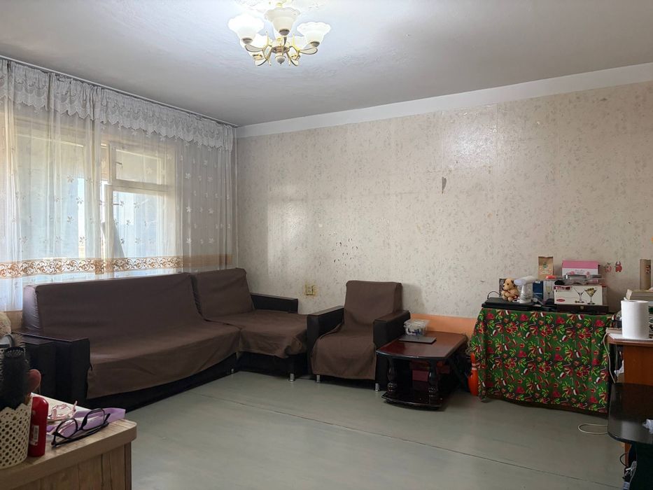 Продам 2 комнатую квартируи. Сто метров от кадышева базара.