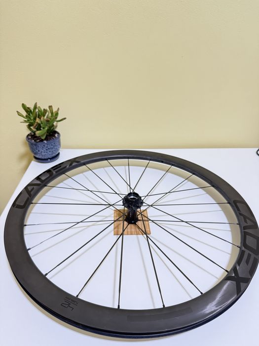 Roată fata Cadex 42 Tubeless, frână pe jantă