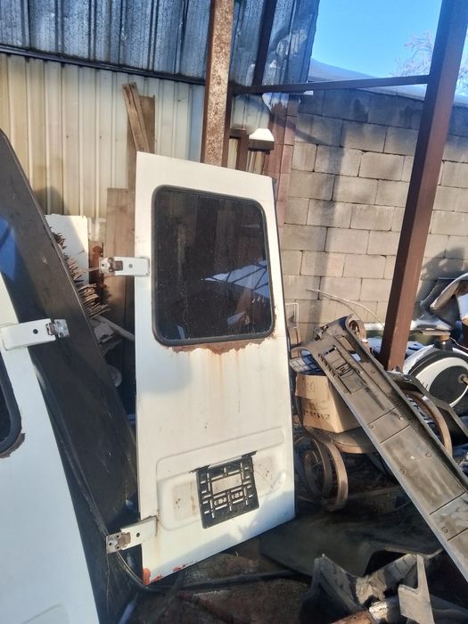 Продам двери от Мерседес спринтер