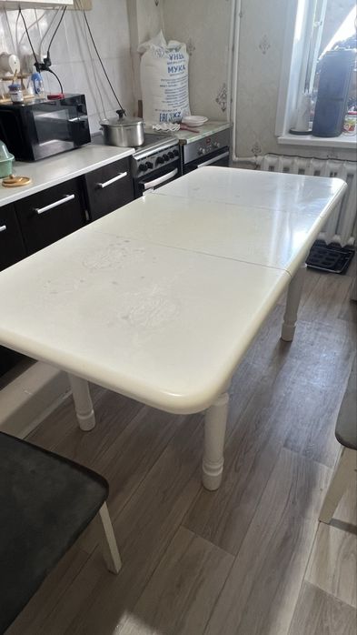 Продается стол раздвижной со стульями