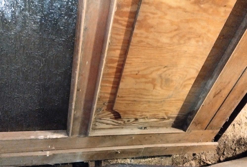 Дверь с косяком (деревянная)