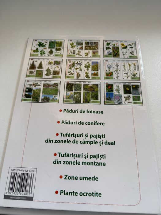 Carte cu dinozauri si atlas botanic scolar