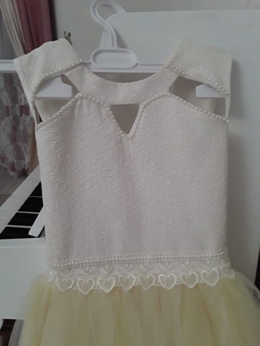 Красивое новое Платье для девочки на 8 марта