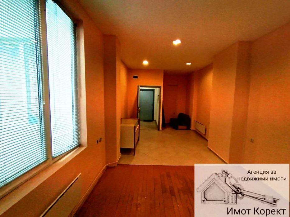 Дава се под наем Офис в Асеновград - 30 кв.м за 150 € - Снимка #2