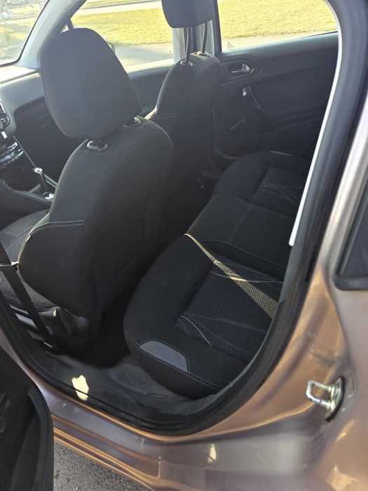 De vanzare peugeot 208