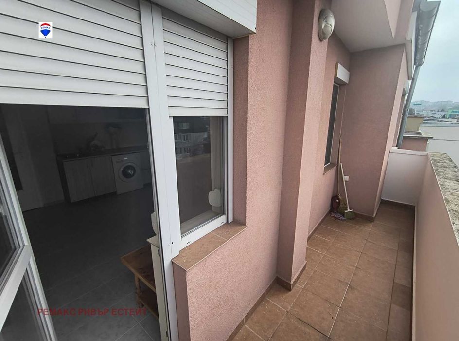 Дава се под наем Двустаен апартамент в Русе, Ялта - 60 кв.м за 280.5 € - Снимка #3