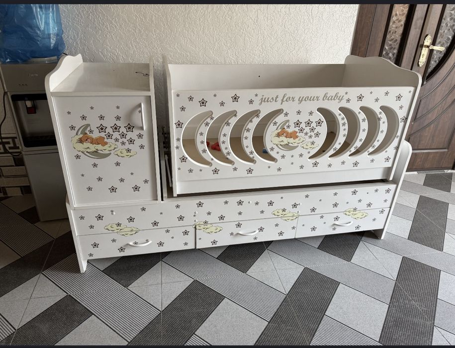 Bolalar kravatchasi sotiladi