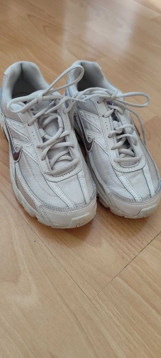 Дамски маратонки Nike