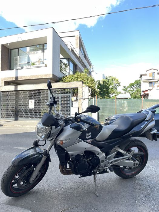 Moto Suzuki GSR600