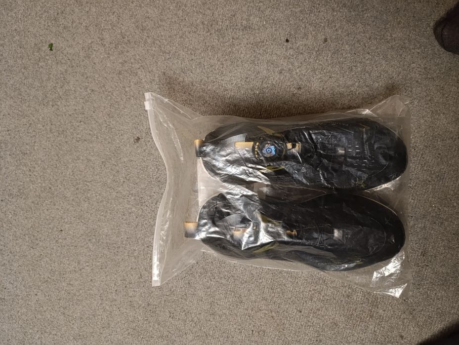 Чисто нови маратонки