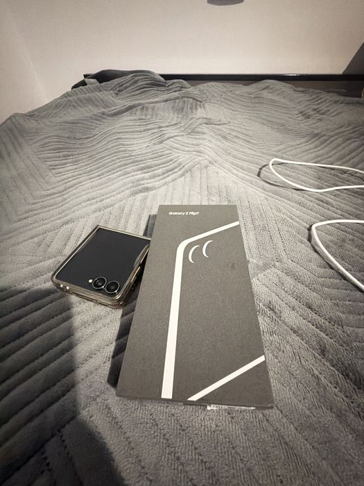 Продам Samsung Z Flip7