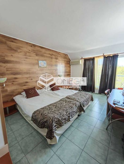 Продава се Хотел в Свети Влас - 930 кв.м за 936 €/кв.м - Снимка #3