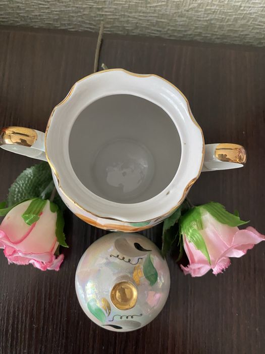 Сахарница и кофейник,