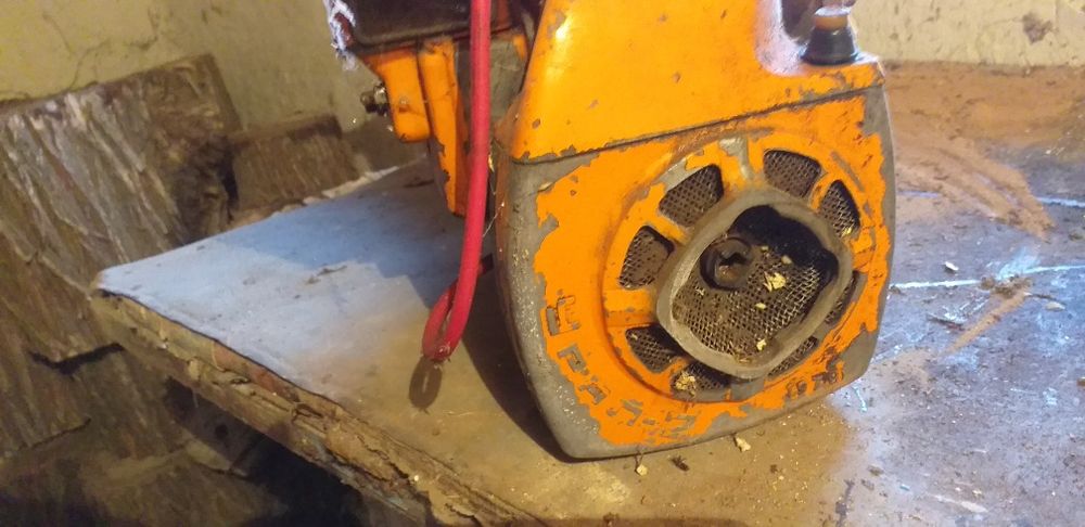 Продам бензопилу урал