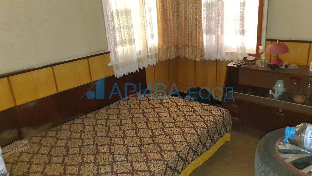 Самостоятелна двуетажна къща с гараж в Хасково, кв. Младежки хълм
