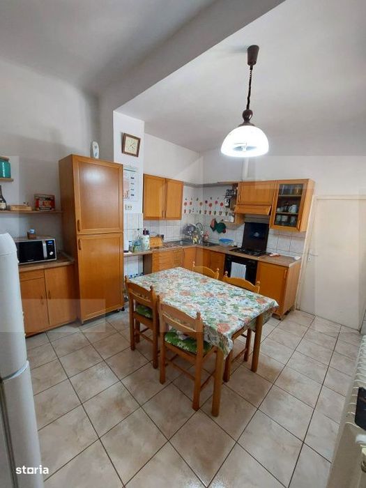 Casa de vanzare, 304 mp, zona Gradiste
