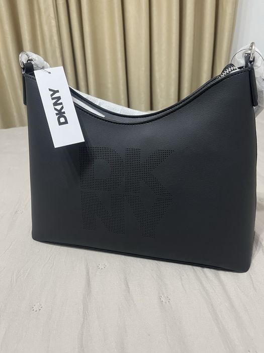 Чанта DKNY в черно