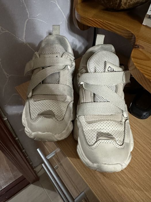 Продаются обуви на девочку 33 размер