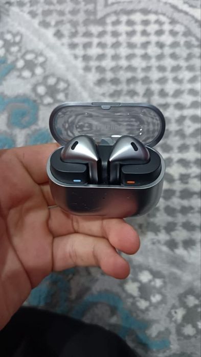 Продам наушники Buds 3