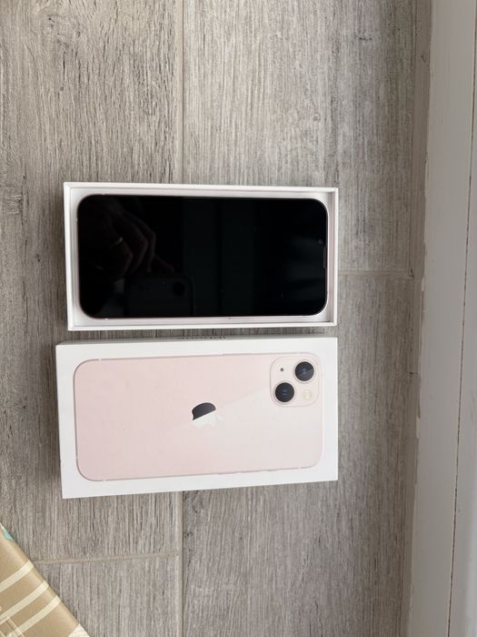 Vand iPhone 13 128Gb pink impecabil aflat in garantie