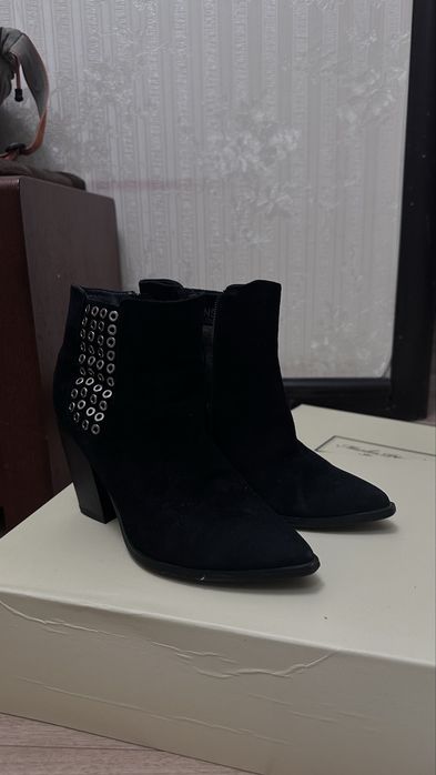 Женские зимние ботинки казаки