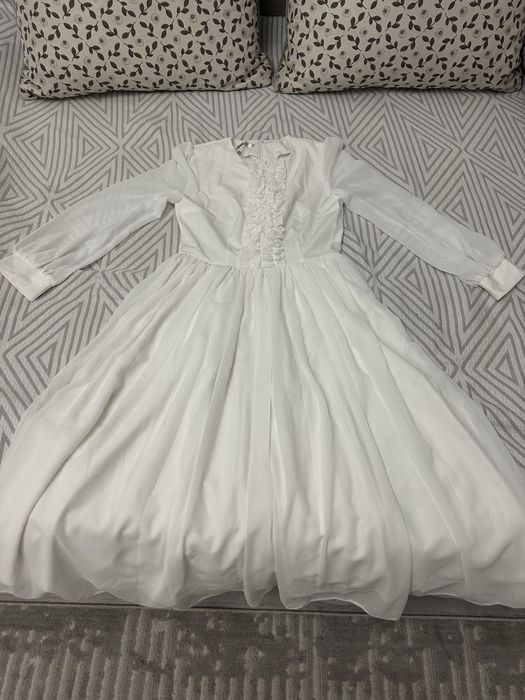 Платье белое 42-44 размер