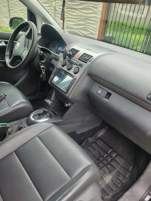 VOLKSWAGEN Touran 2010 — imagine 2