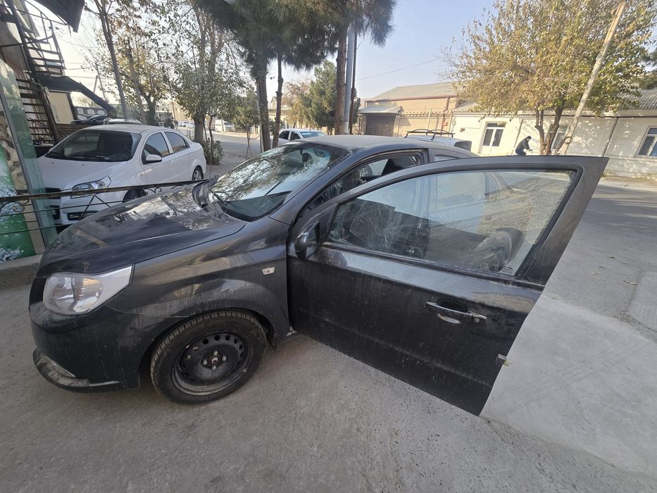 Avtomashina ravon chevralet sotiladi