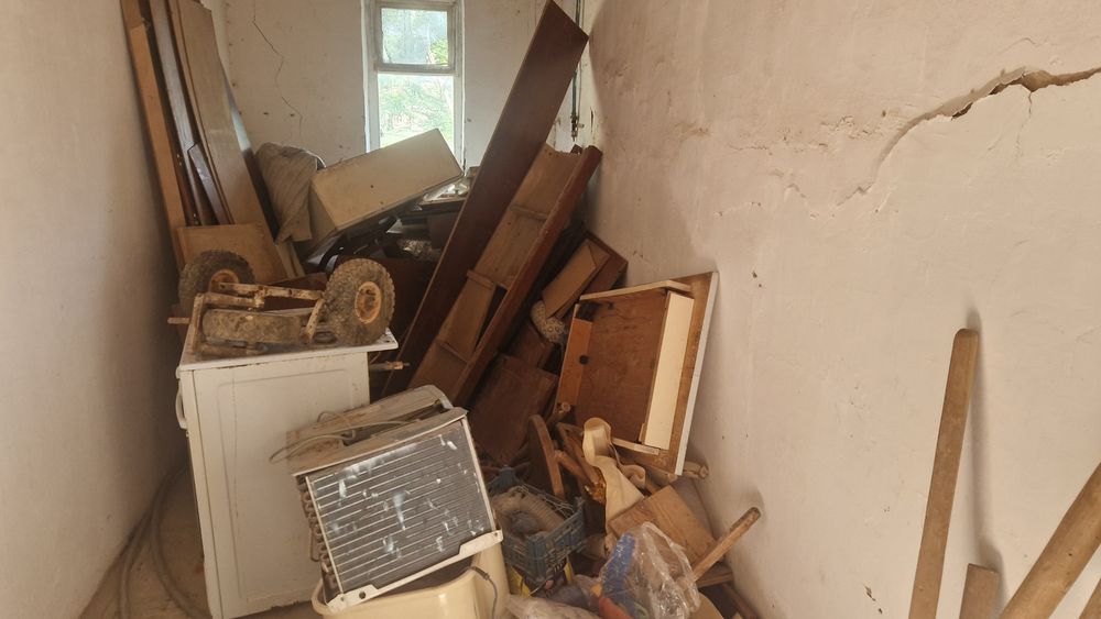 уй сатылады ул.лесхозная6 40-жыл мектеб касында29маршрут журеде