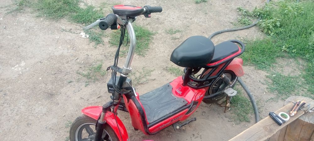 Электроскутер(красный)