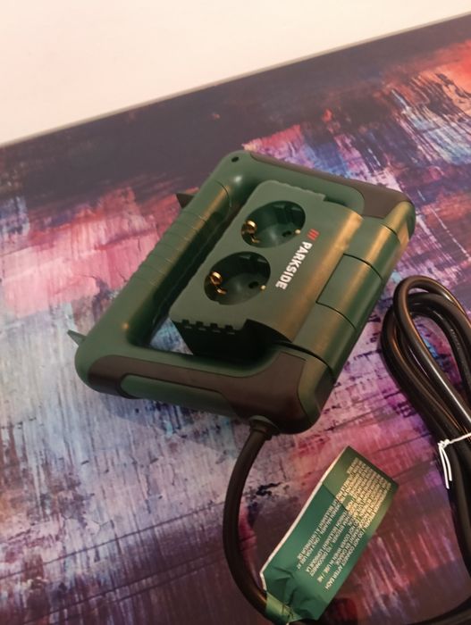 Lampa de lucru cu led și priza parkside