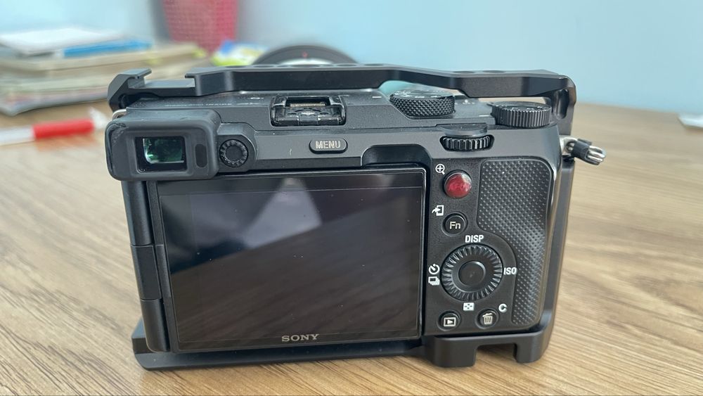 Sony alpha a7c birinchi versiya
