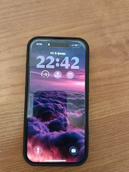 Продам айфон 16 с гарантией