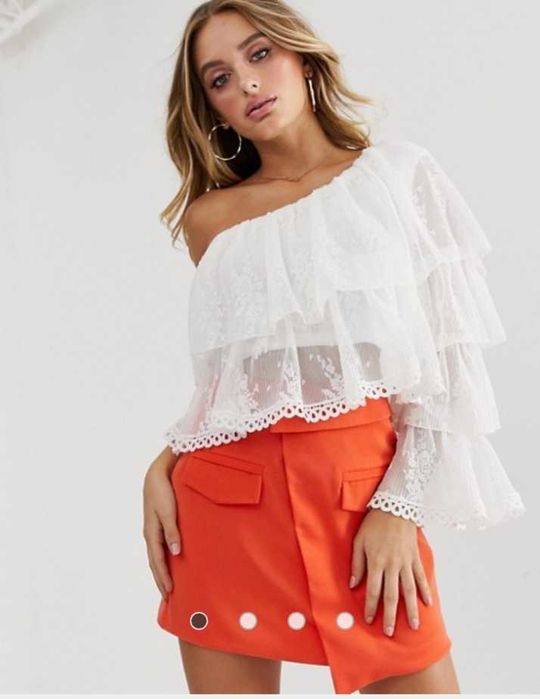 Asos Нов романтичен топ от различни пластове бяла дантела с едно рамо