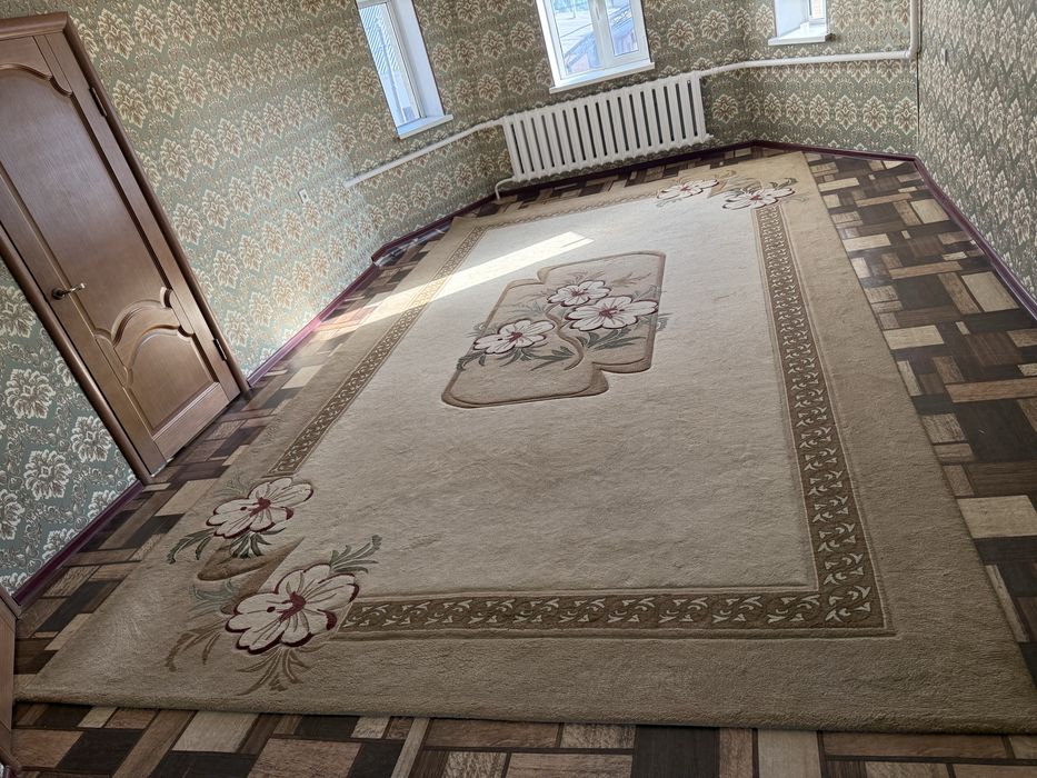 Екі бірдей кілем сатылады