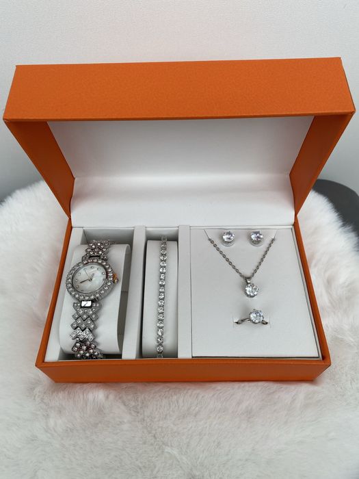 Комплекты украшений