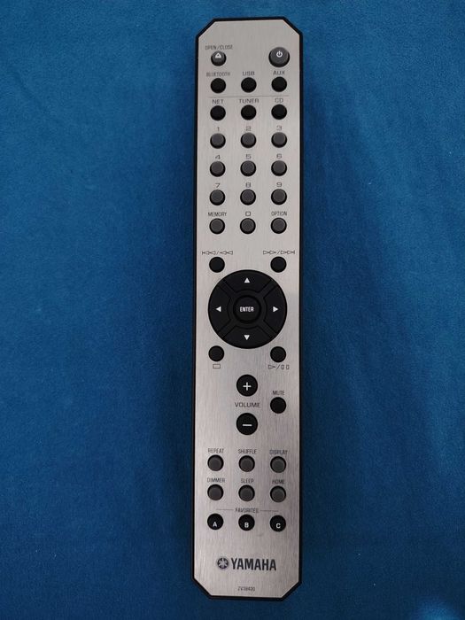 Telecomenzi Technics EUR64798 și Yamaha ZV38420