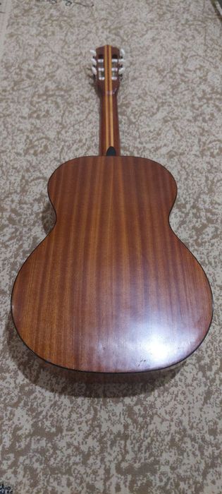 Germaniya davlatda ishlab chiqarilgan professional muzima panatur gita