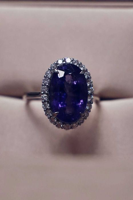 Inel din aur alb 14K cu tanzanit natural 7,92 ct și diamante VS1