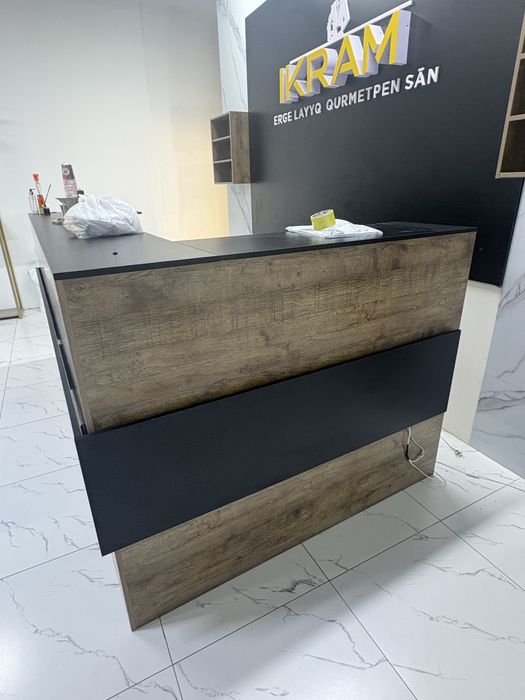 Продам ресепшн большой