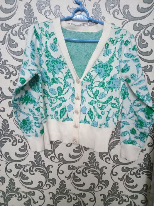 Модная одежда новые все по 3000.