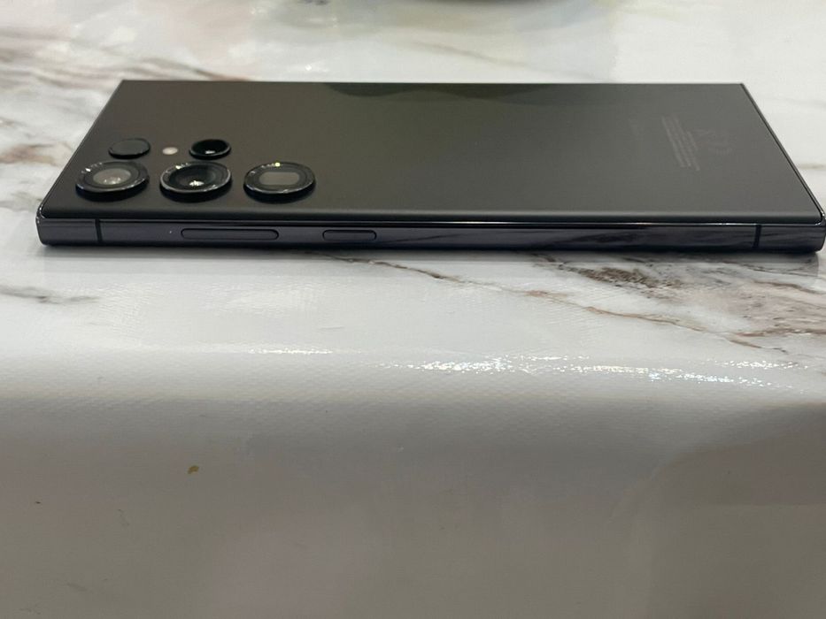 Продам смартфон Samsung S23 ultra 256ГБ